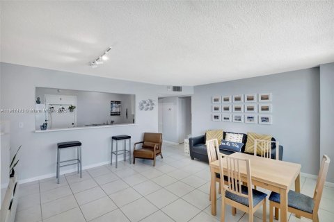 Condo in Miami Beach, Florida, 1 bedroom  № 1972178 - photo 8