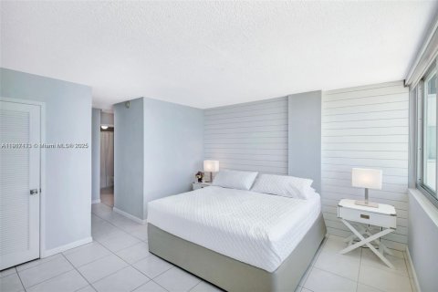 Condo in Miami Beach, Florida, 1 bedroom  № 1972178 - photo 16