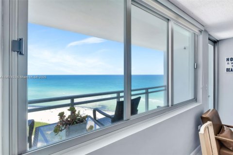 Condo in Miami Beach, Florida, 1 bedroom  № 1972178 - photo 3
