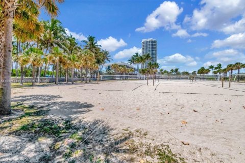 Condo in Miami Beach, Florida, 1 bedroom  № 1972178 - photo 28