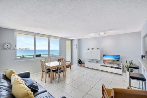 Condo in Miami Beach, Florida, 1 bedroom  № 1972178 - photo 4