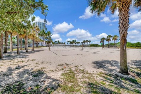 Condo in Miami Beach, Florida, 1 bedroom  № 1972178 - photo 27