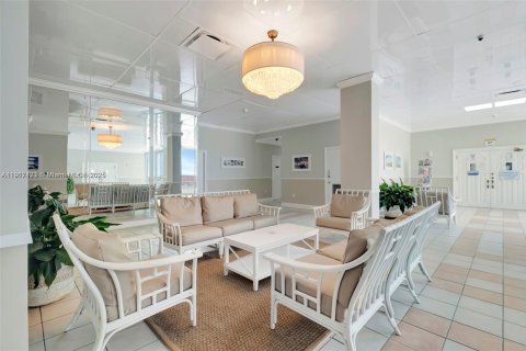 Condo in Miami Beach, Florida, 1 bedroom  № 1972178 - photo 30