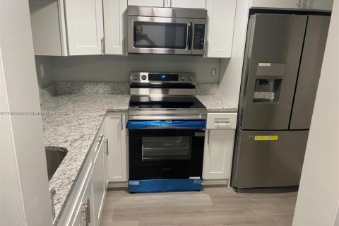 Купить кондоминиум в Мирамар, Флорида 2 спальни, 76.18м2, № 1956560 - фото 3