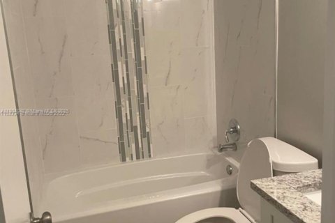 Купить кондоминиум в Мирамар, Флорида 2 спальни, 76.18м2, № 1956560 - фото 4