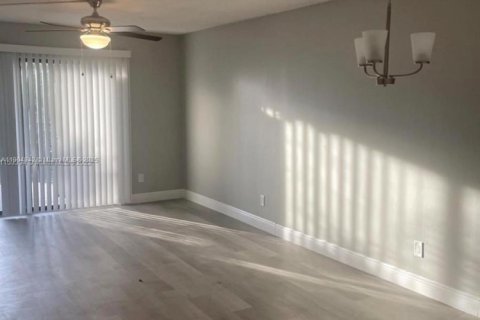 Купить кондоминиум в Мирамар, Флорида 2 спальни, 76.18м2, № 1956560 - фото 6