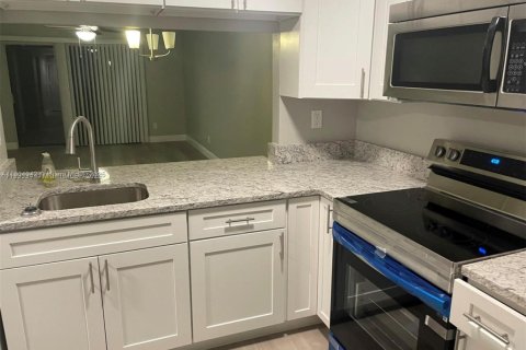 Купить кондоминиум в Мирамар, Флорида 2 спальни, 76.18м2, № 1956560 - фото 2