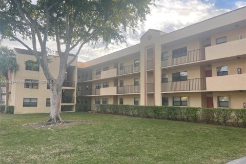 Кондоминиум с 2 спальнями в Мирамар, Флорида № 1956560