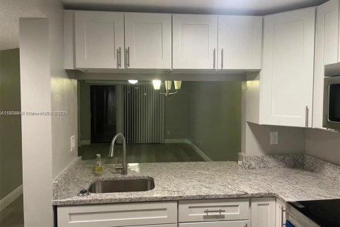 Купить кондоминиум в Мирамар, Флорида 2 спальни, 76.18м2, № 1956560 - фото 9