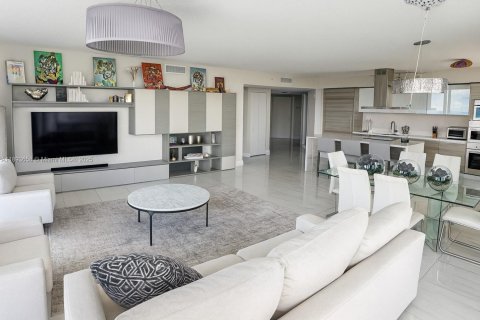 Condo in Sunny Isles Beach, Florida, 3 bedrooms № 1965031 - photo 5