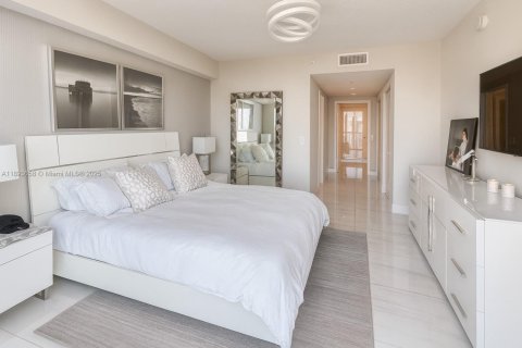 Condo in Sunny Isles Beach, Florida, 3 bedrooms № 1965031 - photo 2