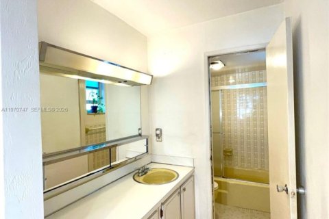 Condominio en venta en Miami Beach, Florida, 1 dormitorio, 70.98 m2 № 2033010 - foto 30