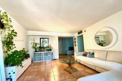 Condominio en venta en Miami Beach, Florida, 1 dormitorio, 70.98 m2 № 2033010 - foto 8