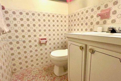 Condominio en venta en Miami Beach, Florida, 1 dormitorio, 70.98 m2 № 2033010 - foto 9