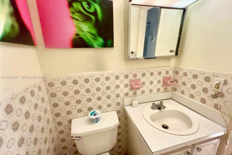 Condominio en venta en Miami Beach, Florida, 1 dormitorio, 70.98 m2 № 2033010 - foto 11