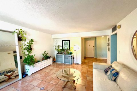 Condominio en venta en Miami Beach, Florida, 1 dormitorio, 70.98 m2 № 2033010 - foto 5