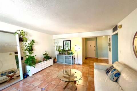 Condominio en venta en Miami Beach, Florida, 1 dormitorio, 70.98 m2 № 2033010 - foto 4