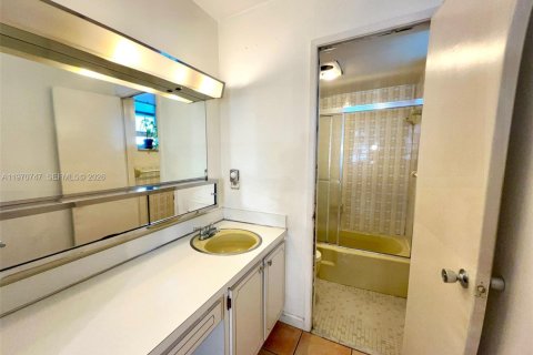 Condominio en venta en Miami Beach, Florida, 1 dormitorio, 70.98 m2 № 2033010 - foto 24