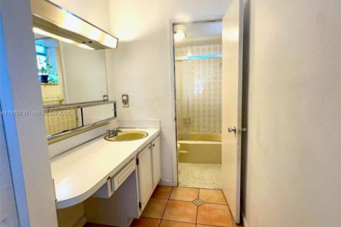 Condominio en venta en Miami Beach, Florida, 1 dormitorio, 70.98 m2 № 2033010 - foto 17