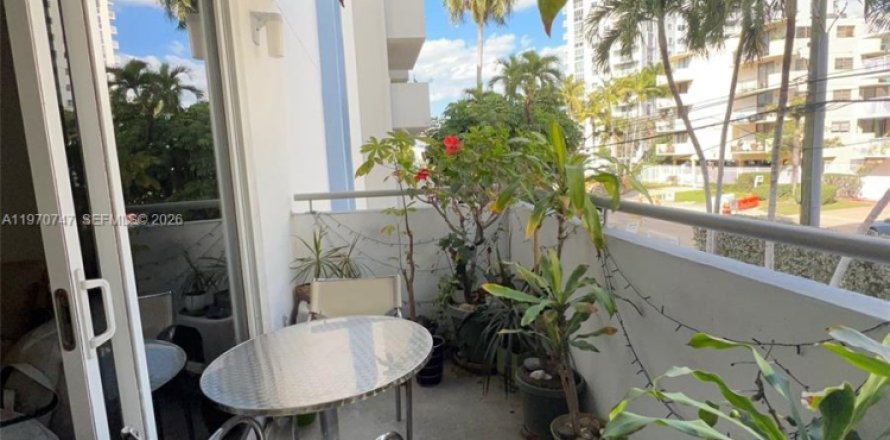 Condominio en Miami Beach, Florida, 1 dormitorio № 2033010
