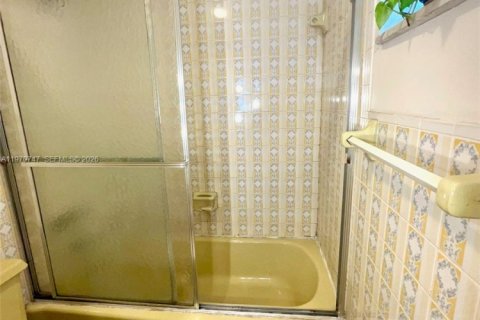 Condominio en venta en Miami Beach, Florida, 1 dormitorio, 70.98 m2 № 2033010 - foto 23