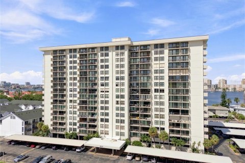Copropriété à vendre à Clearwater, Floride: 2 chambres, 115.2 m2 № 2289892 - photo 2