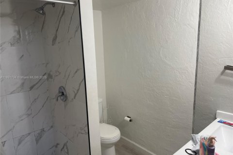 Condo in Hialeah Gardens, Florida, 2 bedrooms  № 1943891 - photo 19