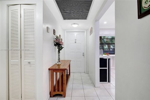 Condominio en venta en Pembroke Pines, Florida, 2 dormitorios, 94.85 m2 № 2051268 - foto 11