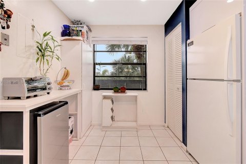 Condominio en venta en Pembroke Pines, Florida, 2 dormitorios, 94.85 m2 № 2051268 - foto 12