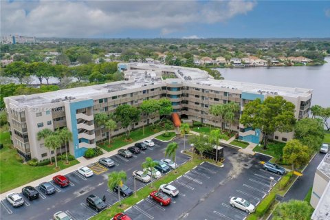 Condominio en venta en Pembroke Pines, Florida, 2 dormitorios, 94.85 m2 № 2051268 - foto 24