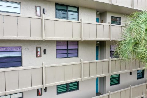 Condominio en venta en Pembroke Pines, Florida, 2 dormitorios, 94.85 m2 № 2051268 - foto 22