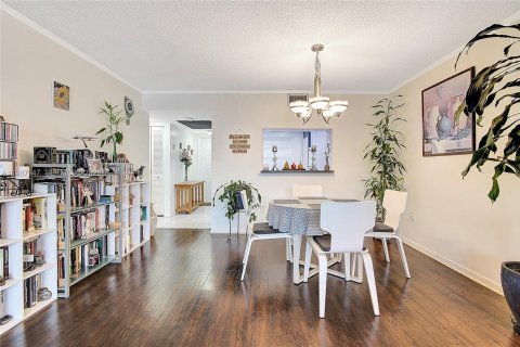 Condominio en Pembroke Pines, Florida, 2 dormitorios  № 2051268