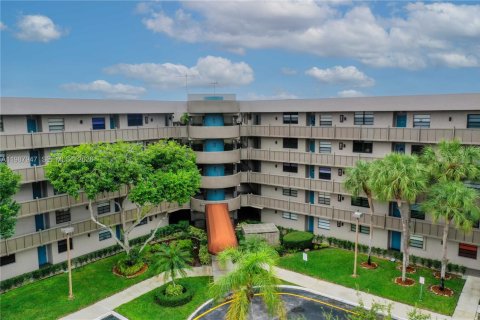 Condominio en venta en Pembroke Pines, Florida, 2 dormitorios, 94.85 m2 № 2051268 - foto 21
