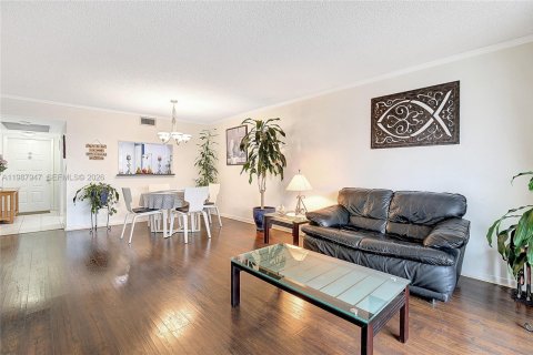 Condominio en venta en Pembroke Pines, Florida, 2 dormitorios, 94.85 m2 № 2051268 - foto 7
