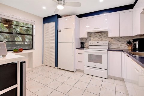 Condominio en venta en Pembroke Pines, Florida, 2 dormitorios, 94.85 m2 № 2051268 - foto 8