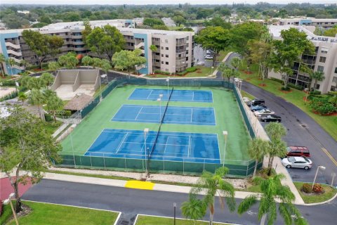 Condominio en venta en Pembroke Pines, Florida, 2 dormitorios, 94.85 m2 № 2051268 - foto 23