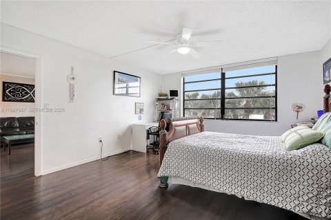 Condominio en venta en Pembroke Pines, Florida, 2 dormitorios, 94.85 m2 № 2051268 - foto 15