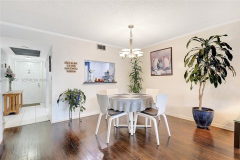 Condominio en venta en Pembroke Pines, Florida, 2 dormitorios, 94.85 m2 № 2051268 - foto 14