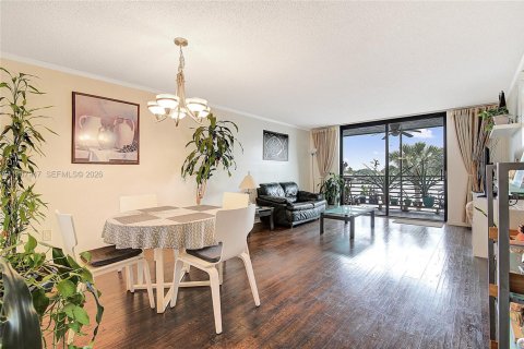 Condominio en venta en Pembroke Pines, Florida, 2 dormitorios, 94.85 m2 № 2051268 - foto 9