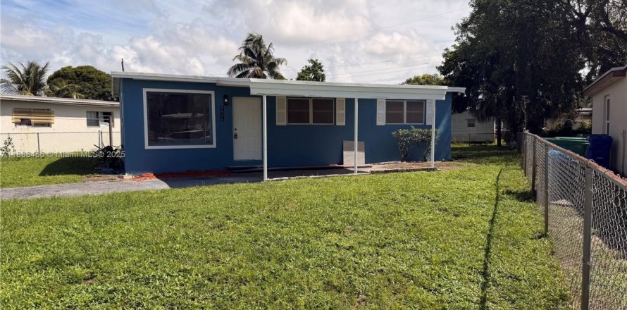 House in Fort Lauderdale, Florida 3 bedrooms, 85.47 sq.m. № 1941432