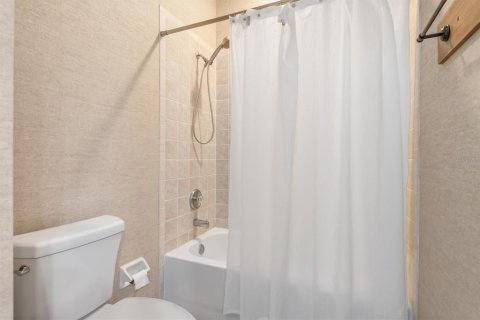 Condo in Port Charlotte, Florida, 3 bedrooms № 2237045 - photo 30