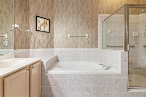 Condo in Port Charlotte, Florida, 3 bedrooms № 2237045 - photo 21