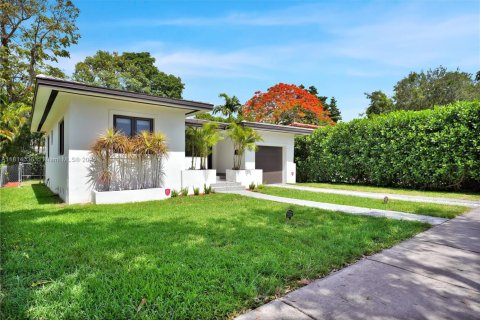 House in Coral Gables, Florida 2 bedrooms, 120.31 sq.m. № 1766304 - photo 20