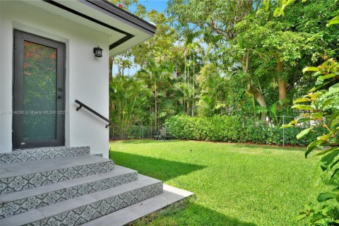 House in Coral Gables, Florida 2 bedrooms, 120.31 sq.m. № 1766304 - photo 18