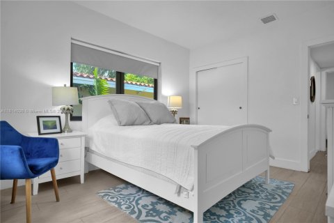 House in Coral Gables, Florida 2 bedrooms, 120.31 sq.m. № 1766304 - photo 14