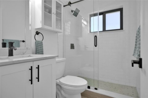 House in Coral Gables, Florida 2 bedrooms, 120.31 sq.m. № 1766304 - photo 12
