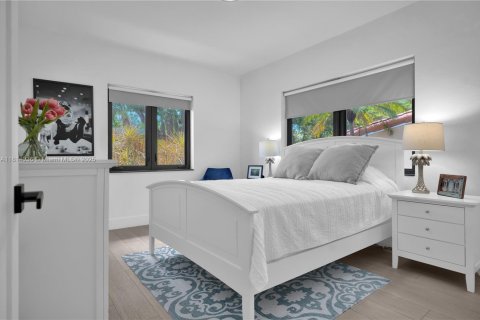 House in Coral Gables, Florida 2 bedrooms, 120.31 sq.m. № 1766304 - photo 13