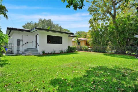 House in Coral Gables, Florida 2 bedrooms, 120.31 sq.m. № 1766304 - photo 19