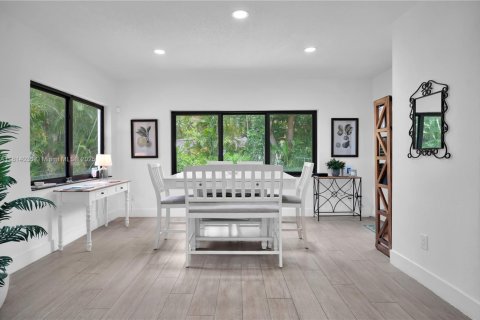 House in Coral Gables, Florida 2 bedrooms, 120.31 sq.m. № 1766304 - photo 15