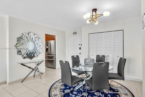 Купить кондоминиум в Халландейл-Бич, Флорида 2 спальни, 102.19м2, № 2005282 - фото 11